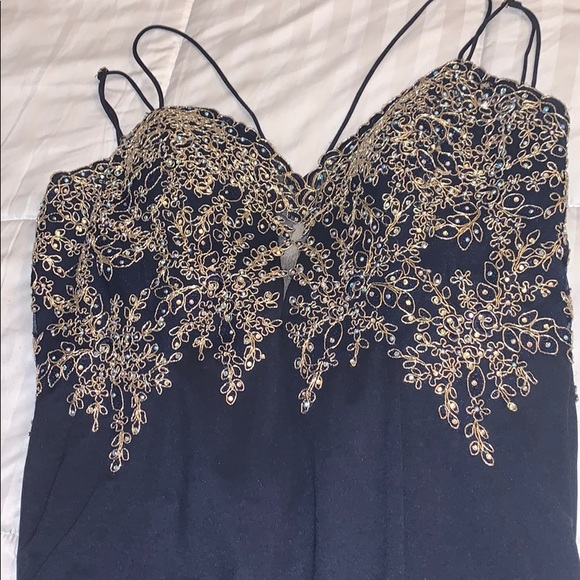 Dress - Picture 3 of 3